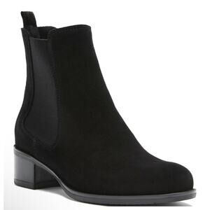 La Canadienne NWOB Honor Suede Black Ankle Chelsea Bootie Size 9.5M Block Heel